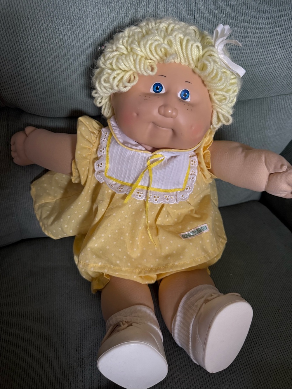 Yellow Outfit Doll - Blue Eyes. Comes with and additional outfit - Picture 2 of 5